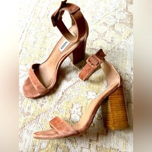 Steve Madden “FRIEDA” Heels. Size 8